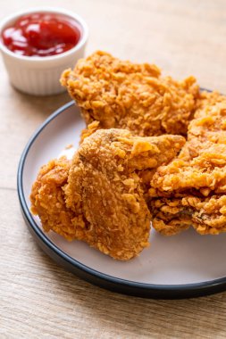 Kızarmış tavuk yemeği - abur cubur ve sağlıksız yemek