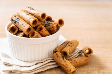 Taylandlı çıtır Hindistan cevizi roll - Tay tatlı snack