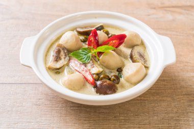 Balık top - Tay gıda ile yeşil köri