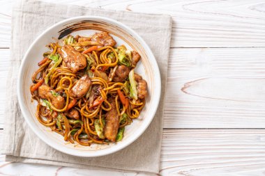 tavada kızartılmış yakisoba noodle pork - Asya gıda tarzı ile
