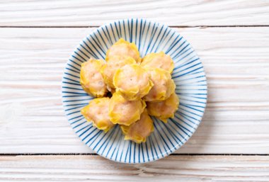 Çin karides pişmiş hamur tatlısı - Asya gıda tarzı