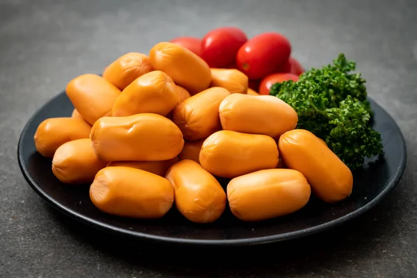 domuz eti kokteyl sosisi plaka üzerinde