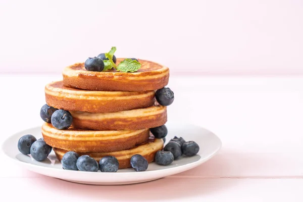 新鲜蓝莓酥煎饼 — 图库照片
