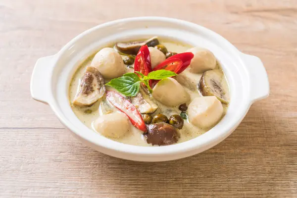 Balık top - Tay gıda ile yeşil köri