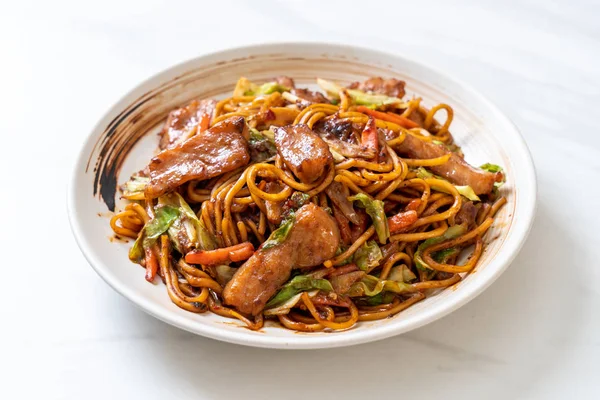 tavada kızartılmış yakisoba noodle pork - Asya gıda tarzı ile