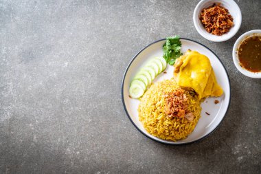 Tavuk - Müslüman gıda tarzı ile Müslüman sarı pirinç