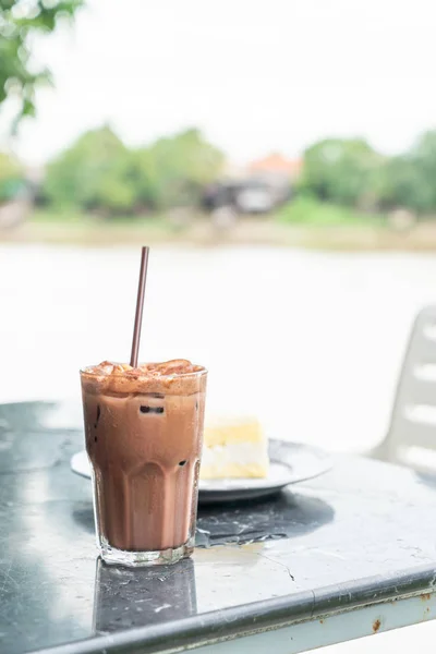 Milkshake Cioccolato Freddo Sul Tavolo Nel Ristorante Nel Caffè — Foto Stock