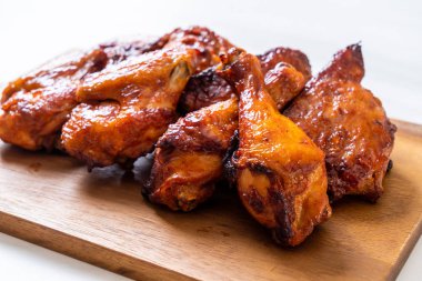 Masada ızgara ve ızgara tavuk.