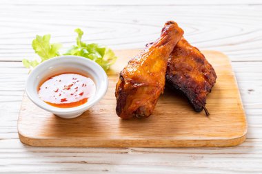 Masada ızgara ve ızgara tavuk.