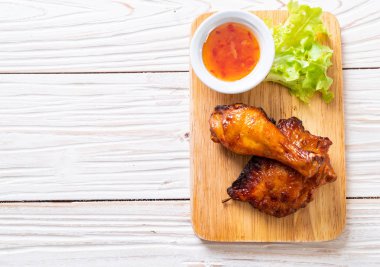 Masada ızgara ve ızgara tavuk.