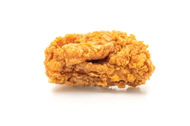 Beyaz arka plan üzerinde izole kızarmış tavuk (abur cubur ve sağlıksız yiyecek)