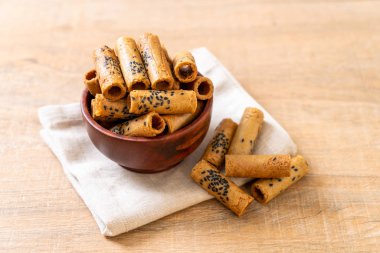 Taylandlı çıtır Hindistan cevizi roll - Tay tatlı snack