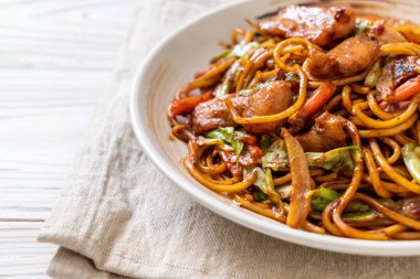 tavada kızartılmış yakisoba noodle pork - Asya gıda tarzı ile