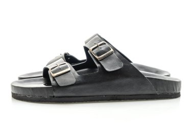 Erkekler beyaz arka plan üzerinde izole sandalet deri