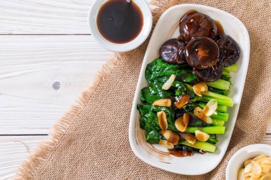 Sarımsaklı istiridye soslu kızarmış Hong Kong Kale heyecan