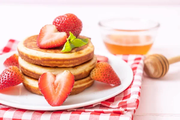 Crêpe Soufflée Aux Fraises Fraîches — Photo