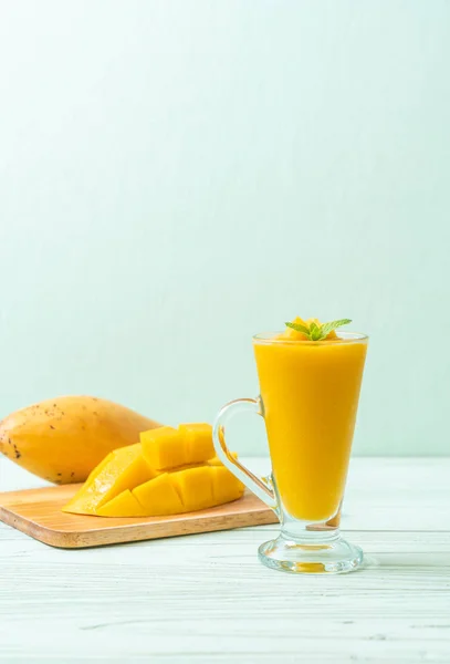 Fresh Mango Smoothies Healthy Food Drink Concept — Stock Photo, Image