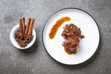 herb - Phuket Tayland geleneksel gıda tarzı ile domuz eti güveç