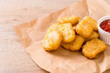 Soslu tavuk nugget, sağlıksız yemek.