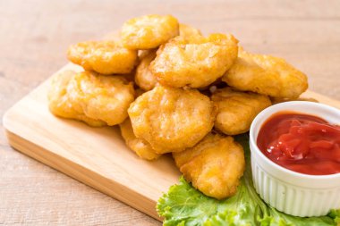 Soslu tavuk nugget, sağlıksız yemek.