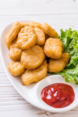 Soslu tavuk nugget, sağlıksız yemek.