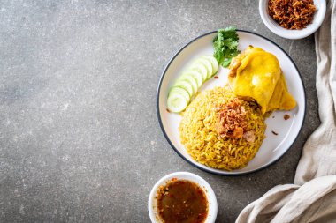 Tavuk - Müslüman gıda tarzı ile Müslüman sarı pirinç