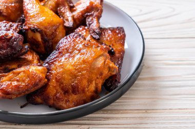 Masada ızgara ve ızgara tavuk.