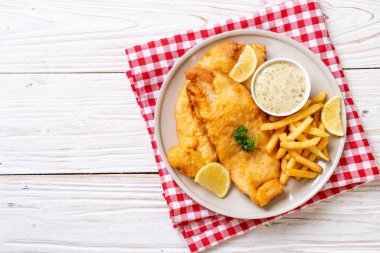 Balık ve patates kızartması. Sağlıksız yiyecekler.