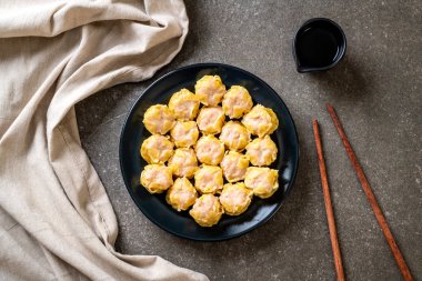 Karides Çince buğulanmış Dumpling sos ile