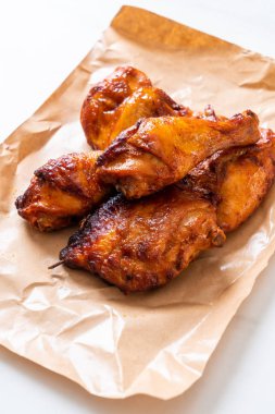 Masada ızgara ve ızgara tavuk.