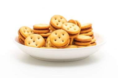 Beyaz arka planda izole edilmiş ananas reçelli hindistan cevizi bisküvisi