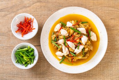 Fried yengeç ile toz köri - Tayland mutfağı