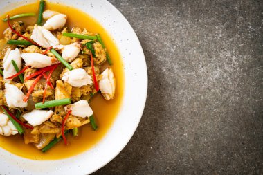 Fried yengeç ile toz köri - Tayland mutfağı