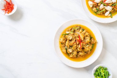 Fried yengeç ile toz köri - Tayland mutfağı