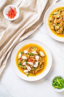 Fried yengeç ile toz köri - Tayland mutfağı