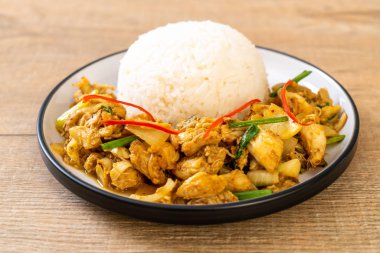 Toz köri pirinç - Tayland mutfağı ile kızartılmış yengeç