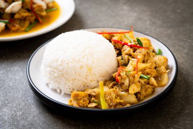 Toz köri pirinç - Tayland mutfağı ile kızartılmış yengeç