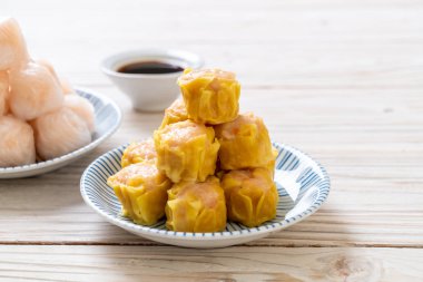Çin karides pişmiş hamur tatlısı - Asya gıda tarzı