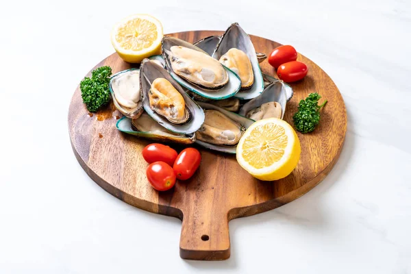 Fresh Mussel Wood Board Ingredients — Stock Photo, Image