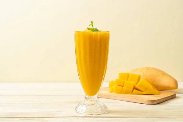 Fresh Mango Smoothies Healthy Food Drink Concept — Stock Photo, Image