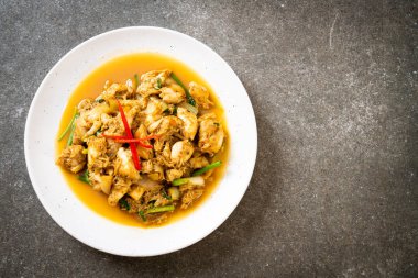 Fried yengeç ile toz köri - Tayland mutfağı