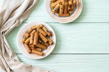 Taylandlı çıtır Hindistan cevizi roll - Tay tatlı snack