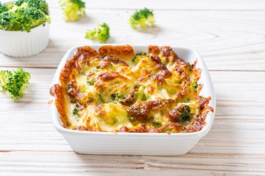 Peynirli fırında karnabahar ve brokoli graten