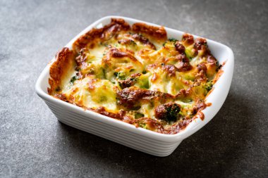 Peynirli fırında karnabahar ve brokoli graten