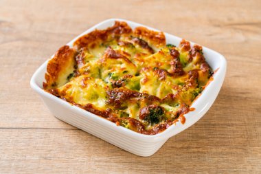 Peynirli fırında karnabahar ve brokoli graten