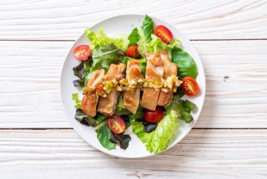 ızgara tavuk salata sebze - sağlıklı gıda tarzı ile