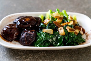 Sarımsaklı istiridye soslu kızarmış Hong Kong Kale heyecan