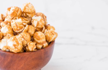 Patlamış Mısır ile karamel kase