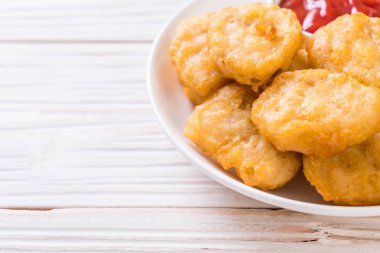 Soslu tavuk nugget, sağlıksız yemek.