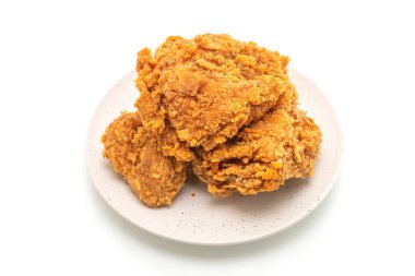 Beyaz arka plan üzerinde izole kızarmış tavuk yemek (abur cubur ve sağlıksız yiyecek)